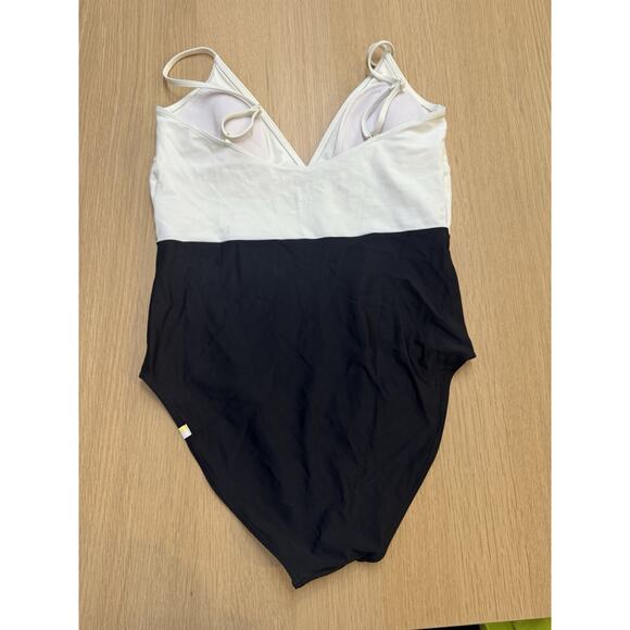 Summersalt Black And White Colorblock One Piece Swimsuit Size 10 Xx1316 - Picture 9 of 9